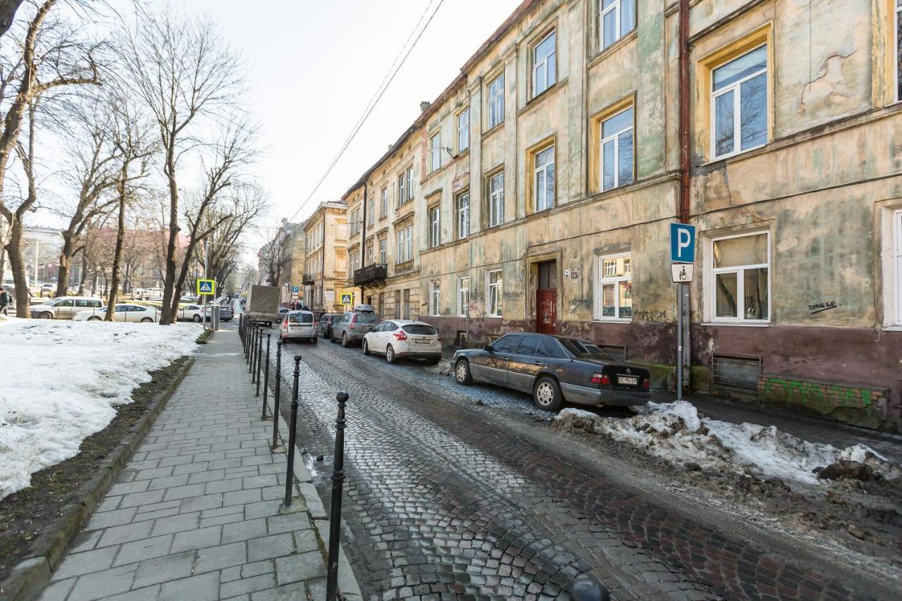 Квартира Студія Біля Оперного Театру По Вулиці Гонти 4-3А Lviv Buitenkant foto
